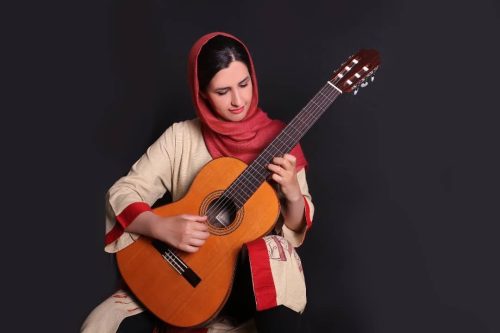 استاد گیتار خانم در کرج